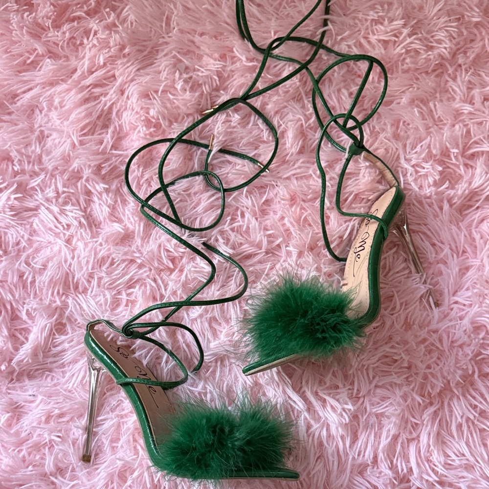 So Me Emerald Strappy Heels with Feather Accent - Picture 4 of 6